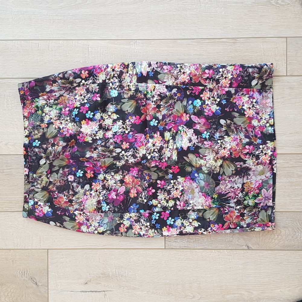 Beautiful Floral Lined Pencil Skirt